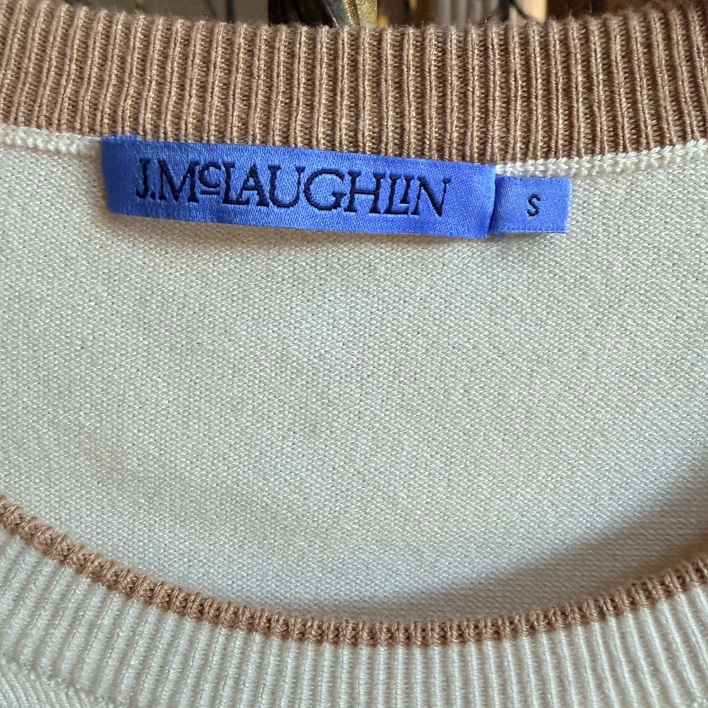 J.McLaughlin Lightweight Sweater. Size S Long Sleeves.Few small imperfections - Picture 4 of 9